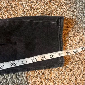American Eagle Mom Jeans‎ Black Distressed Ripped Denim Womens Size 4 Regular thumbnail 7