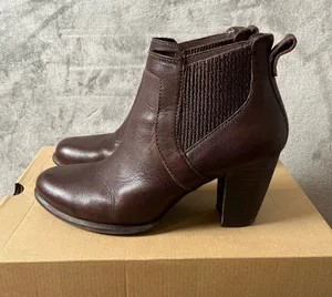 UGG Women's Cobie II Booties‎ Leather Size 11 Dark Brown thumbnail 1