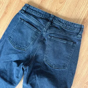 Abercrombie and Fitch Curve Love The Skinny High Rise Split Hem Jeans Size 28 thumbnail 7
