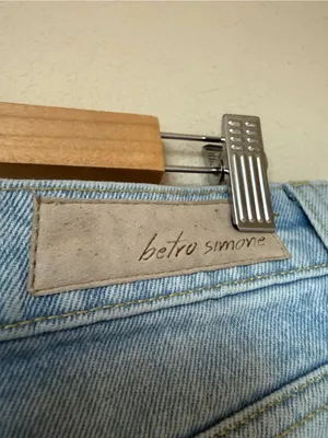 Betro Simone Size 30 High Rise Mom Jeans Light Wash Distressed 100% Cotton thumbnail 5