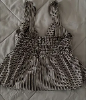 Black and white Top thumbnail 3