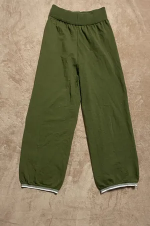 Balloon Comfy Women’s Green Pants Size L with 22” waist thumbnail 1
