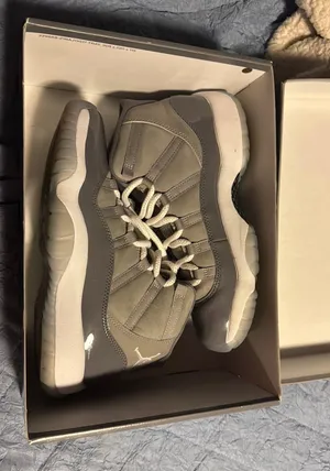 Jordan 11 Retro Cool Grey 2021 GS thumbnail 1