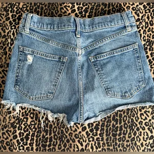 GAP Distressed‎ Blue Jean Shorts Size 6 thumbnail 2