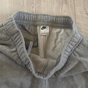 Nike Women's Grey Joggers-tracksuits thumbnail 5