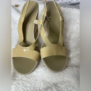 Nine‎ West Wedge tan color size 9 thumbnail 2