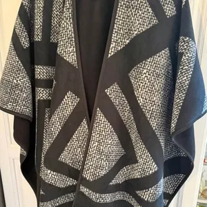 Ike Behar Fleece Poncho Wrap Black Geometric Open Shawl XL thumbnail 1