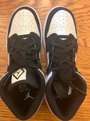 Nike Air Jordan 1 Mid - Black & White thumbnail 2