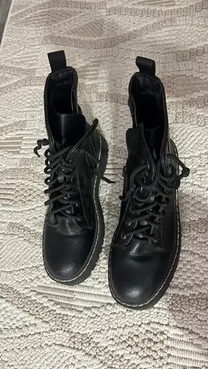 Black leather boots  thumbnail 3