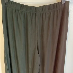 Banana Republic Factory Dark Green Wide Leg Crop Gauchos thumbnail 4