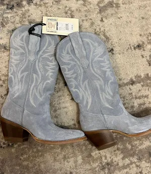 Cowboy boots thumbnail 1