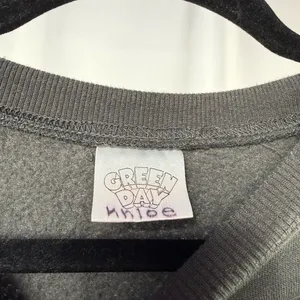 Green Day Graphic Women's Gray Crop Crewneck‎ Pullover Size Small thumbnail 3