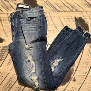 KanCan Distressed Jeans Size 27 thumbnail 1