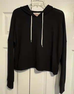Mossimo Women’s Cropped Black Long Sleeve Pullover Size Medium thumbnail 1