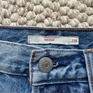 NWOT Levi Strauss Wedgie Straight Leg Light Blue Denim Jeans Size 28 thumbnail 3