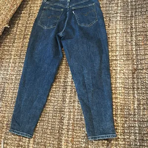 Levis Silvertab High Waisted Mom Jeans Tapered Women’s Size 29 Medium Wash thumbnail 11