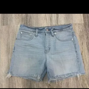 Madewell high-rise denim shorts in watt wash size‎ 26 thumbnail 2