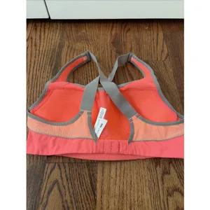 Victoria's Secret Womens Sports Bra Size 34B thumbnail 3