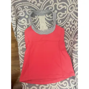 Lululemon Size 8 Round Neck Tank Top Activewear Racerback built in sports bra thumbnail 5