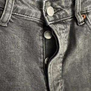 H&M Black mom jeans size 6 mom jeans thumbnail 3