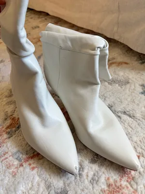 White Women's Pointed Toe Ankle Boots well worn Size 8.5 thumbnail 1