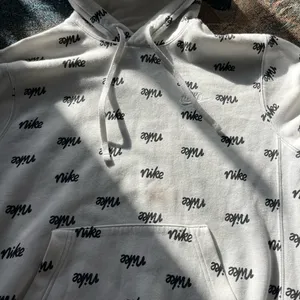 Nike Allover Logo Pullover Hoodie Women’s XS White Black Print Fleece Sweatshirt thumbnail 8