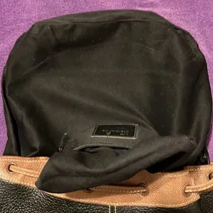 Liz Claiborne black and tan leather crossbody handbag in GUC thumbnail 11