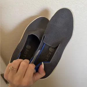 Rothy’s Original Slip On Sneaker Size 8.5 in grey‎ thumbnail 2