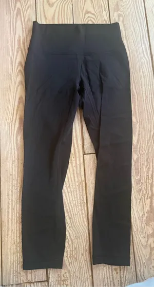 Lululemon Black Leggings size 6 thumbnail 1