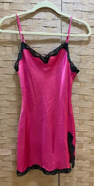 Victoria's Secret Hot Pink stretch Satin Slip Black Lace Size M vntg thumbnail 1