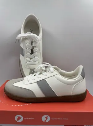 New J Sport Cecily Women’s Sneaker Suede White/Grey Low Top Shoes Size 6.5 US thumbnail 1