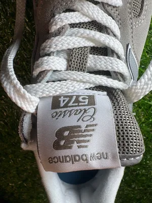 New Balance gorgeous neutral every day sneakers. Women’s size 5 thumbnail 4