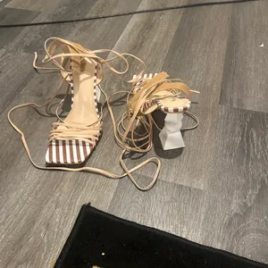 White and tan lace up heels Size 7.5 thumbnail 3