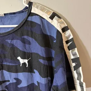 Victoria's secret pink blue camo t-shirt with white‎ dog logo thumbnail 2