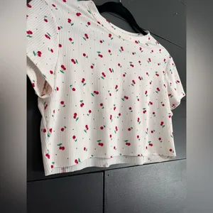 YUMMY SOFT Cherries Ribbed Short Sleeve Crewneck Crop Top Shirt Women’s M EUC thumbnail 2