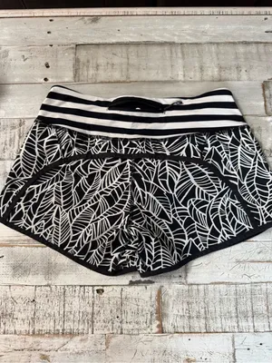 Lululemon Size 4 Run Times Short Black White thumbnail 2