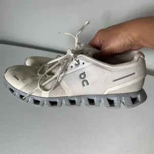 On Running Cloud 5 Athletic Shoes Supportive White Blue Women's Size 9.5 thumbnail 9