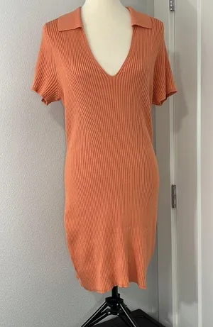 Abercrombie and Fitch Large Orange V-Neckline Ribbed Short Sleeve Sweater Dress thumbnail 4