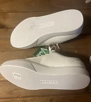 NWT Skechers White and Navy women's shoes size 8 thumbnail 5