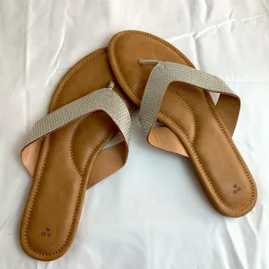 Sandals Womens Size 8/9 Gray Silver Rhinestone Studded T Strap Flat thumbnail 6