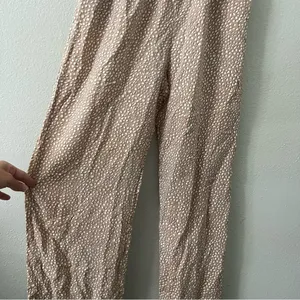 Jessica Simpson smocked sleeveless jumpsuit beige with ivory speckle size xs thumbnail 4