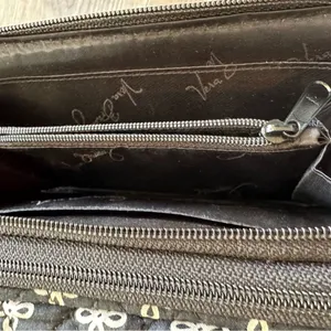 Vera Bradley RFID All In One Clutch Wristlet Resort Medallion Black And‎ White thumbnail 4