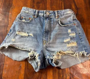 Zara High Waist Distressed Denim Shorts‎ Light Wash Blue Size 2 Raw Hem Cut Offs thumbnail 1