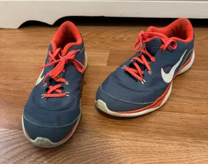 Nike Size 8 Sneakers thumbnail 1
