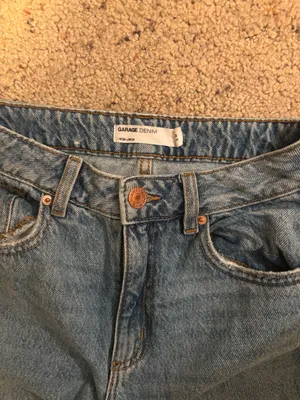 Garage Jeans Mom Ripped Light Wash thumbnail 2