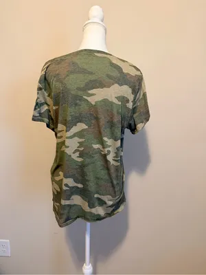 Lucky brand ultra-soft classic V-neck tee women's size medium oversized camo thumbnail 7
