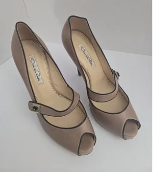 Oscar de la Renta Tan Peep-Toe Heels size 38.5 EUR / 8 US thumbnail 1
