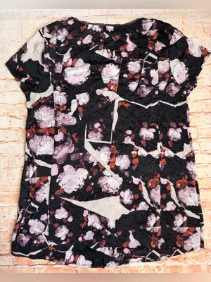 Simply Vera Vera Wang | Plum & Black Floral Crinkle Short Sleeve Blouse thumbnail 5