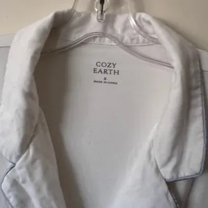 Cozy Earth White Women's Pajama top thumbnail 3