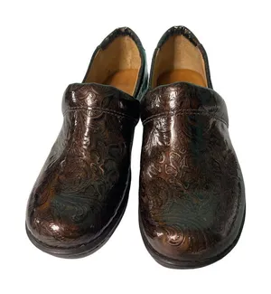 Elegant Embossed Leather Clogs Slip-On Comfort Shoes Brown S-77‎ thumbnail 1